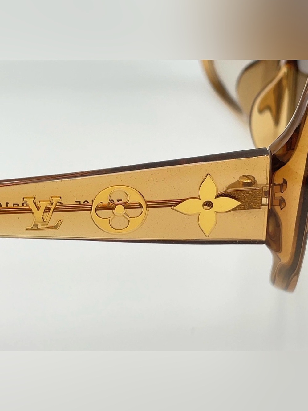 Auth LV ZO460E Obsession GM 59
15 Sunglasses Glitter Honey W/
Box - Picture 12 of 16